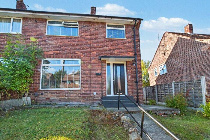 3 Bedroom Semi-Detached House For Sale In Lenhurst Avenue, Leeds, LS12
