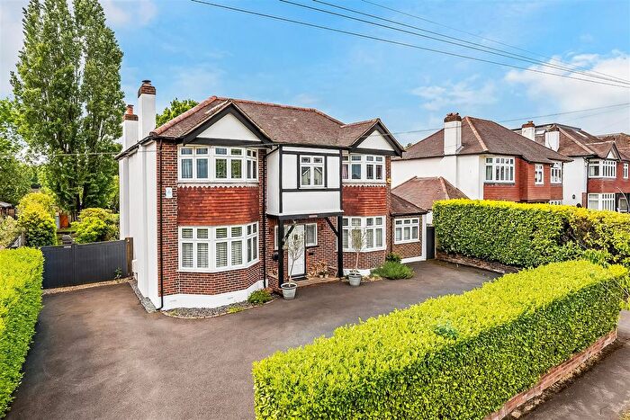 5 Bedroom Detached House To Rent In Gatesden Road, Fetcham, KT22