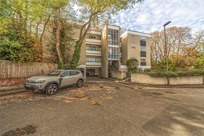 2 Bedroom Flat For Sale In Apollo Avenue, Bromley, BR1
