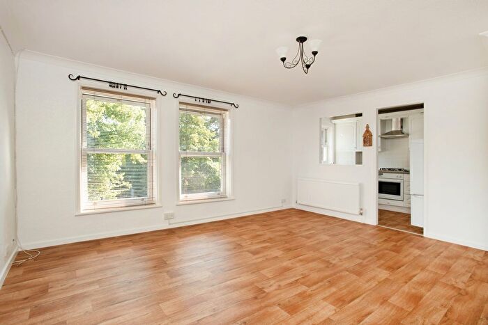 2 Bedroom Flat To Rent In Fountain Gardens, Windsor, SL4