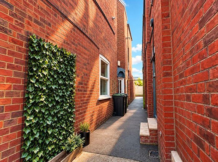 3 Bedroom Flat To Rent In Stoke Road, Gosport, PO12