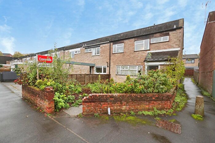4 Bedroom End Of Terrace House For Sale In County Close, Woodgate, Birmingham, B32