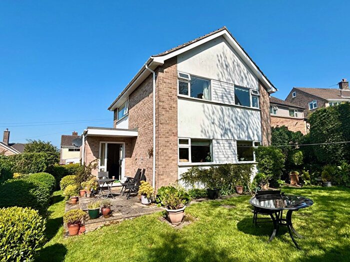 3 Bedroom Detached House For Sale In The Close, Matlock, DE4