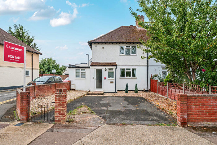 3 Bedroom Semi-Detached House For Sale In Waters Road, Kingston Upon Thames, KT1