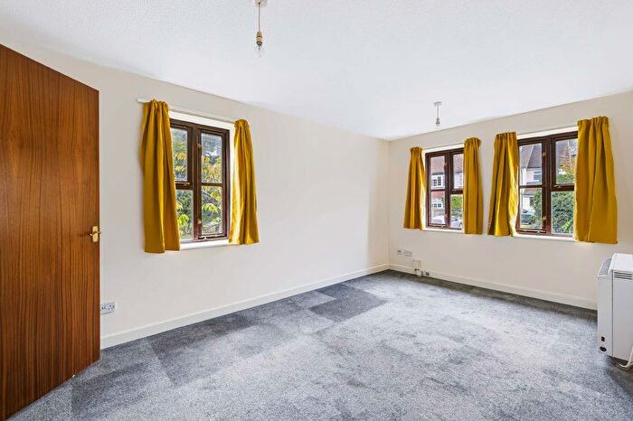 1 Bedroom Flat To Rent In Ref: Pp - Somerset Road, Meadvale, RH1