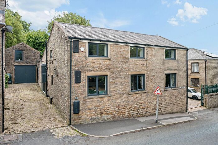 4 Bedroom Detached House For Sale In Bolton Road North, Ramsbottom, Bury, BL0