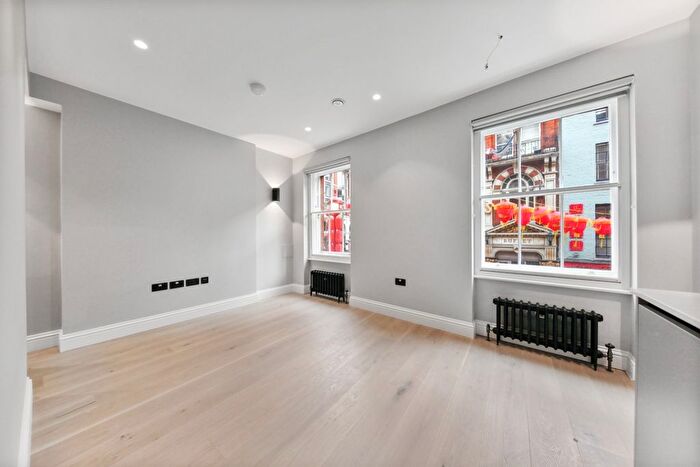 1 Bedroom Flat To Rent In Shaftesbury Avenue, Covent Garden, W1D