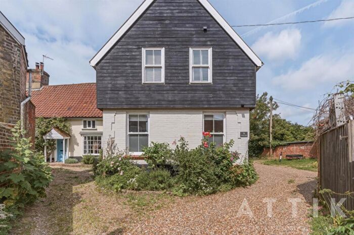 3 Bedroom Semi-Detached House For Sale In London Road, Halesworth, IP19