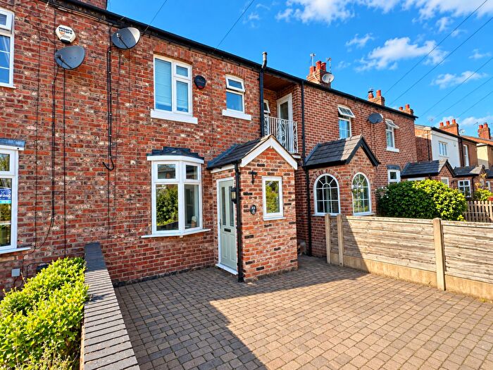 3 Bedroom Terraced House For Sale In Sunnybank Drive, Wilmslow, SK9
