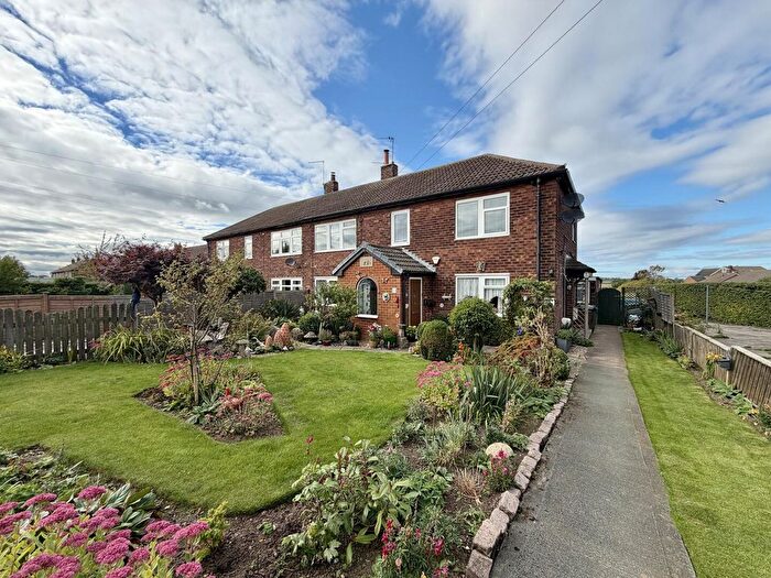 2 Bedroom Flat For Sale In Carrfield Road, Barwick In Elmet, Leeds, LS15