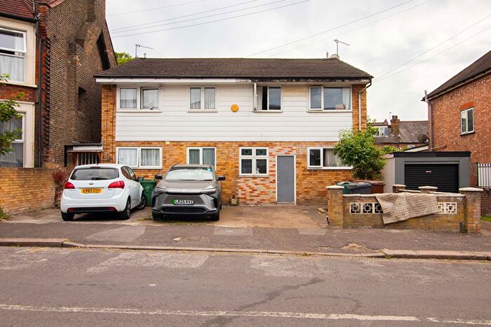 4 Bedroom Semi-Detached House For Sale In Abbotts Park Road, London, E10
