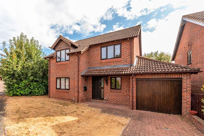 4 Bedroom Detached House To Rent In Pimento Drive, Reading, RG6