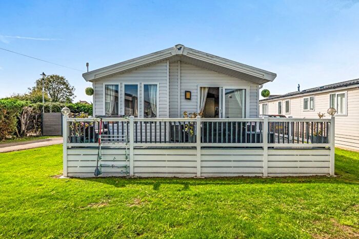 2 Bedroom Mobile/park Home For Sale In St. Johns Road, Whitstable, Kent, CT5
