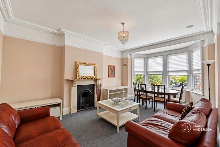 3 Bedroom Flat To Rent In Upper Richmond Road West, London, SW14