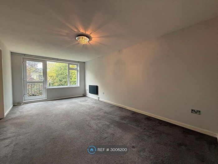 2 Bedroom Flat To Rent In Eccleshill, Bromley, BR2