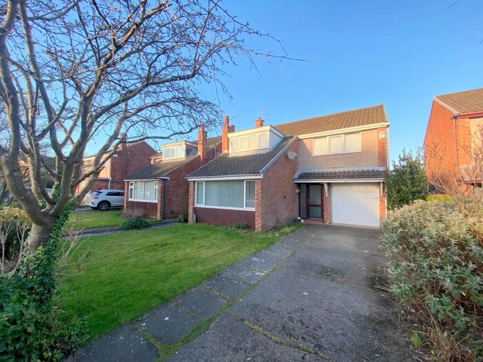 3 Bedroom Detached House To Rent In Ascot Drive, Great Sutton, CH66