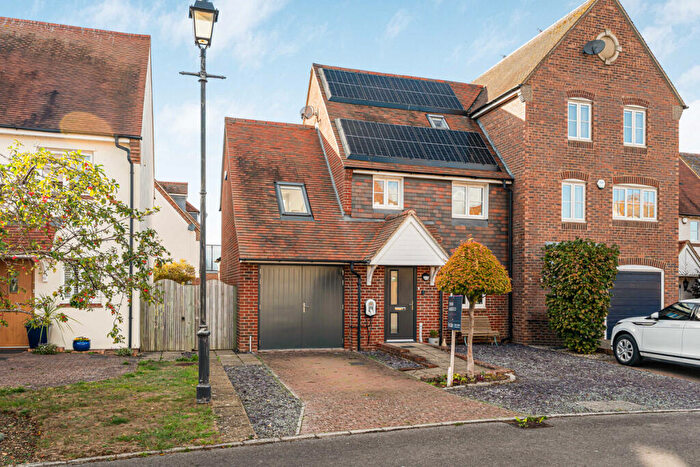 3 Bedroom End Of Terrace House For Sale In South Quay, Abingdon, OX14