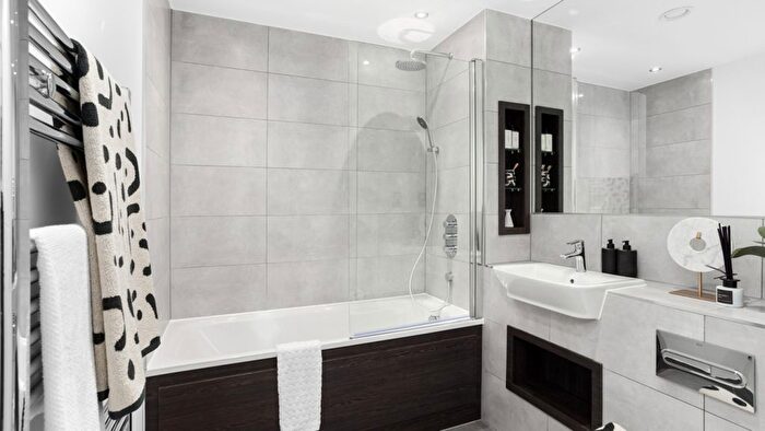 2 Bedroom Flat For Sale In Frost House, Podd Street, Barking, IG11