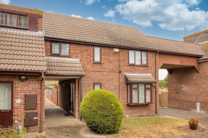 3 Bedroom Semi-Detached House For Sale In Moss End Mews, Ramsgate, Kent, CT11