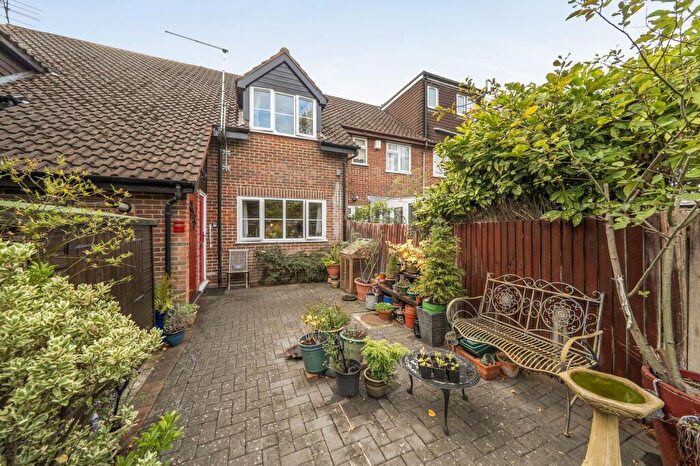 1 Bedroom Semi-Detached House For Sale In Boleyn Way, Barnet, EN5