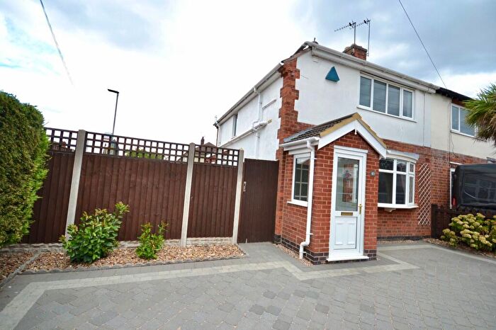 3 Bedroom Semi-Detached House For Sale In Stonehill Avenue, Birstall, LE4
