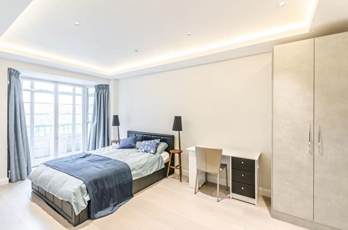 3 Bedroom Flat To Rent In Gloucester Place, Marylebone, London, NW1