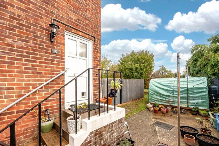 2 Bedroom Maisonette For Sale In Wilcher Close, East Hagbourne, Didcot, Oxfordshire, OX11