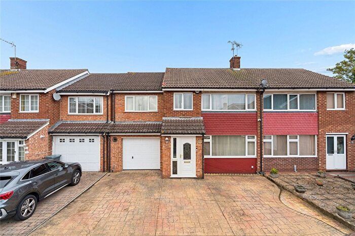 5 Bedroom Semi-Detached House For Sale In Vauxhall Close, Northfleet, Gravesend, Kent, DA11