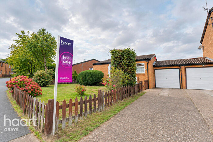 2 Bedroom Bungalow For Sale In Water Lane, Purfleet, RM19