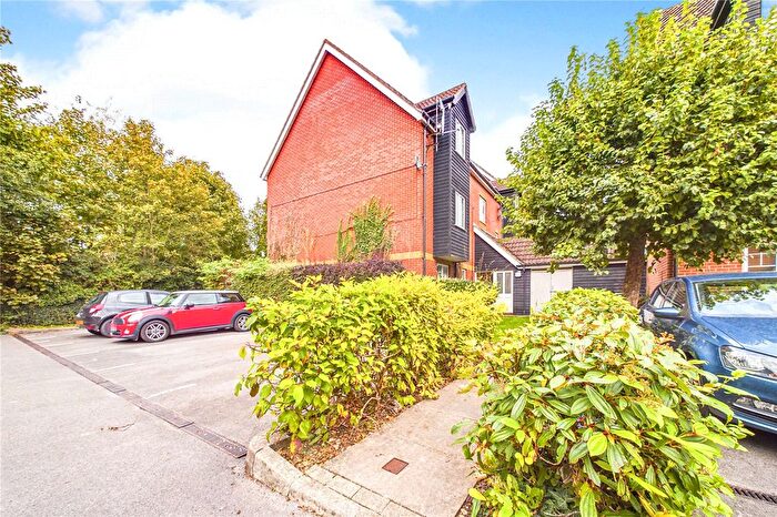 2 Bedroom Flat To Rent In Gould Close, Newbury, Berkshire, RG14