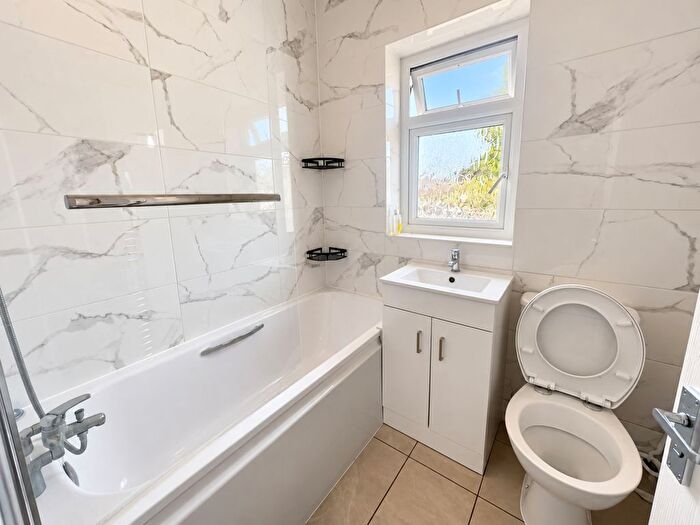 4 Bedroom Flat To Rent In Treswell Road, Dagenham, RM9