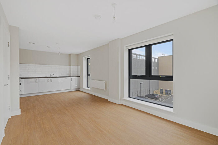 2 Bedroom Apartment To Rent In Weavers Yard, Newbury Newbury, RG14