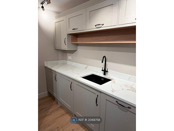 2 Bedroom Flat To Rent In Stonegate Road, Leeds, LS17