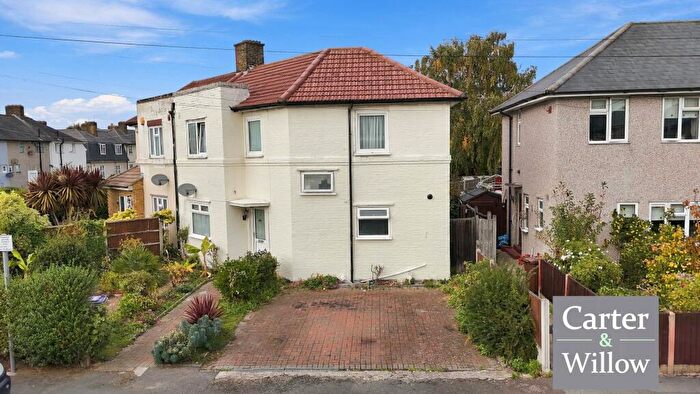3 Bedroom Semi-Detached House For Sale In Manor Square, Dagenham, RM8