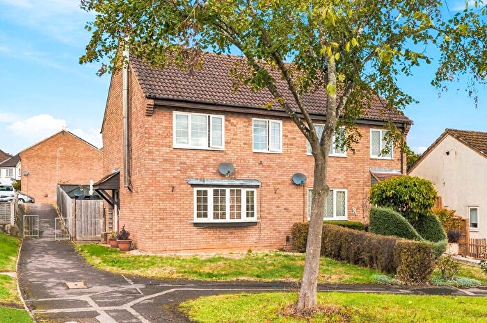 3 Bedroom Semi-Detached House For Sale In Christie Close, Newport Pagnell, MK16