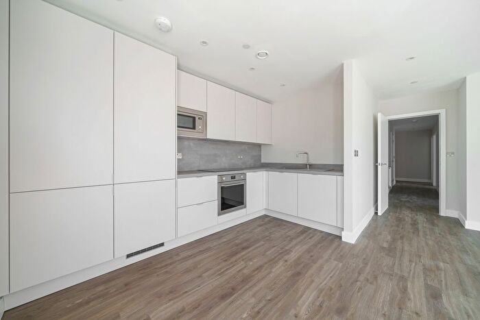 3 Bedroom Flat To Rent In Barley Close, Greenhithe, DA9