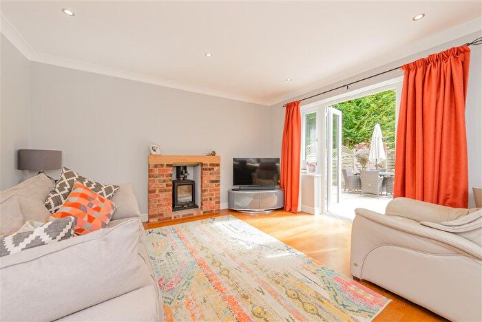 4 Bedroom Detached House For Sale In Harvel Road, Meopham, Kent, DA13