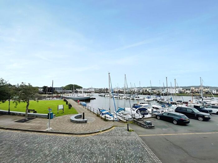 2 Bedroom Flat For Sale In Porthmadog, LL49