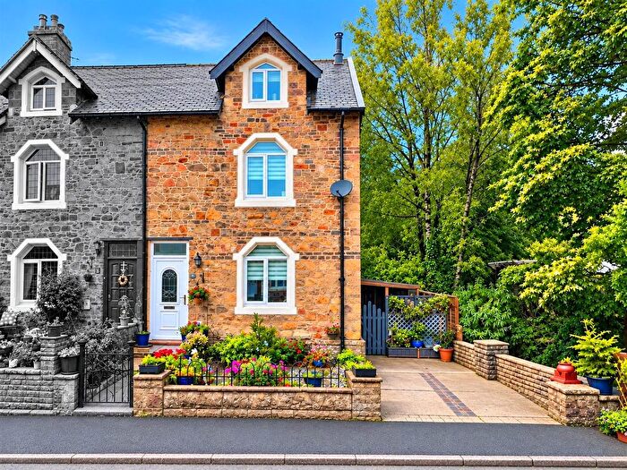 3 Bedroom End Of Terrace House For Sale In Hogshaw Villas Road, Buxton, Derbyshire, SK17