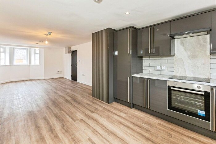 2 Bedroom Flat To Rent In Basingstoke Road, Reading, Berkshire, RG2