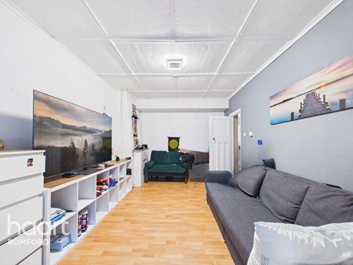 3 Bedroom Terraced House For Sale In Oldchurch Road, Romford, RM7