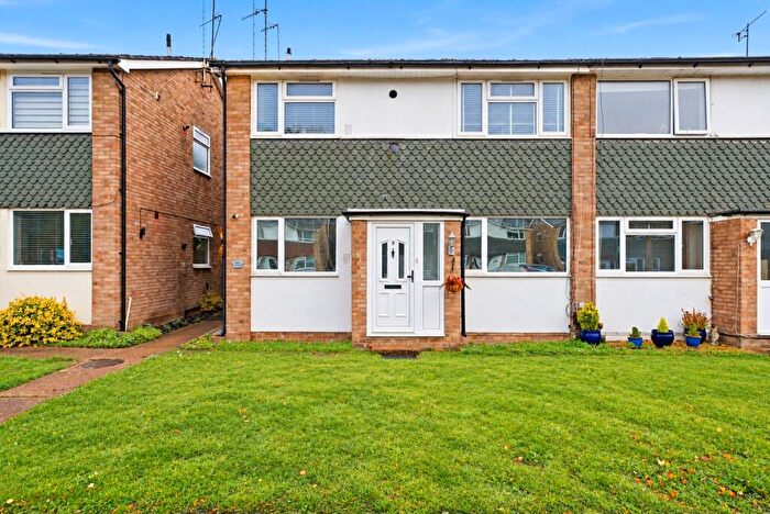 2 Bedroom Maisonette For Sale In Sycamore Drive, Park Street, St. Albans, Hertfordshire, AL2