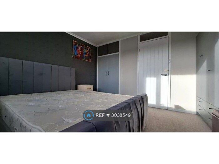 3 Bedroom End Of Terrace House To Rent In Merton Close, Oldbury, B68