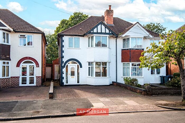 3 Bedroom Semi-Detached House For Sale In Hilton Avenue, Birmingham, West Midlands, B28
