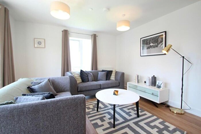 2 Bedroom Flat To Rent In Turnpike Lane, The Green, RH12