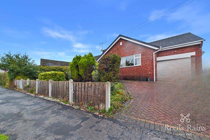 2 Bedroom Bungalow For Sale In Robincroft Road, Wingerworth, Chesterfield, Derbyshire, S42