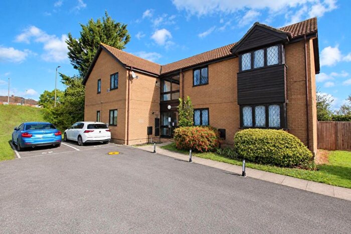 1 Bedroom Flat For Sale In Ashmere Close, Calcot, Reading, RG31