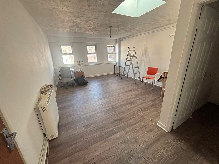 Studio To Rent In High Street, Rowley Regis, B65