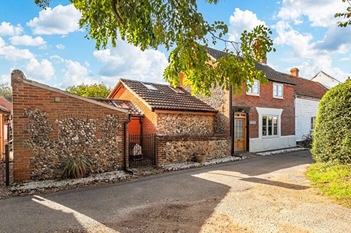 3 Bedroom Terraced House For Sale In The Street, Lyng, NR9