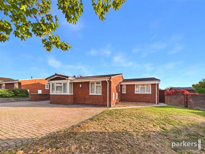 3 Bedroom Bungalow For Sale In Hurst Park Road, Twyford, Reading, Berkshire, RG10